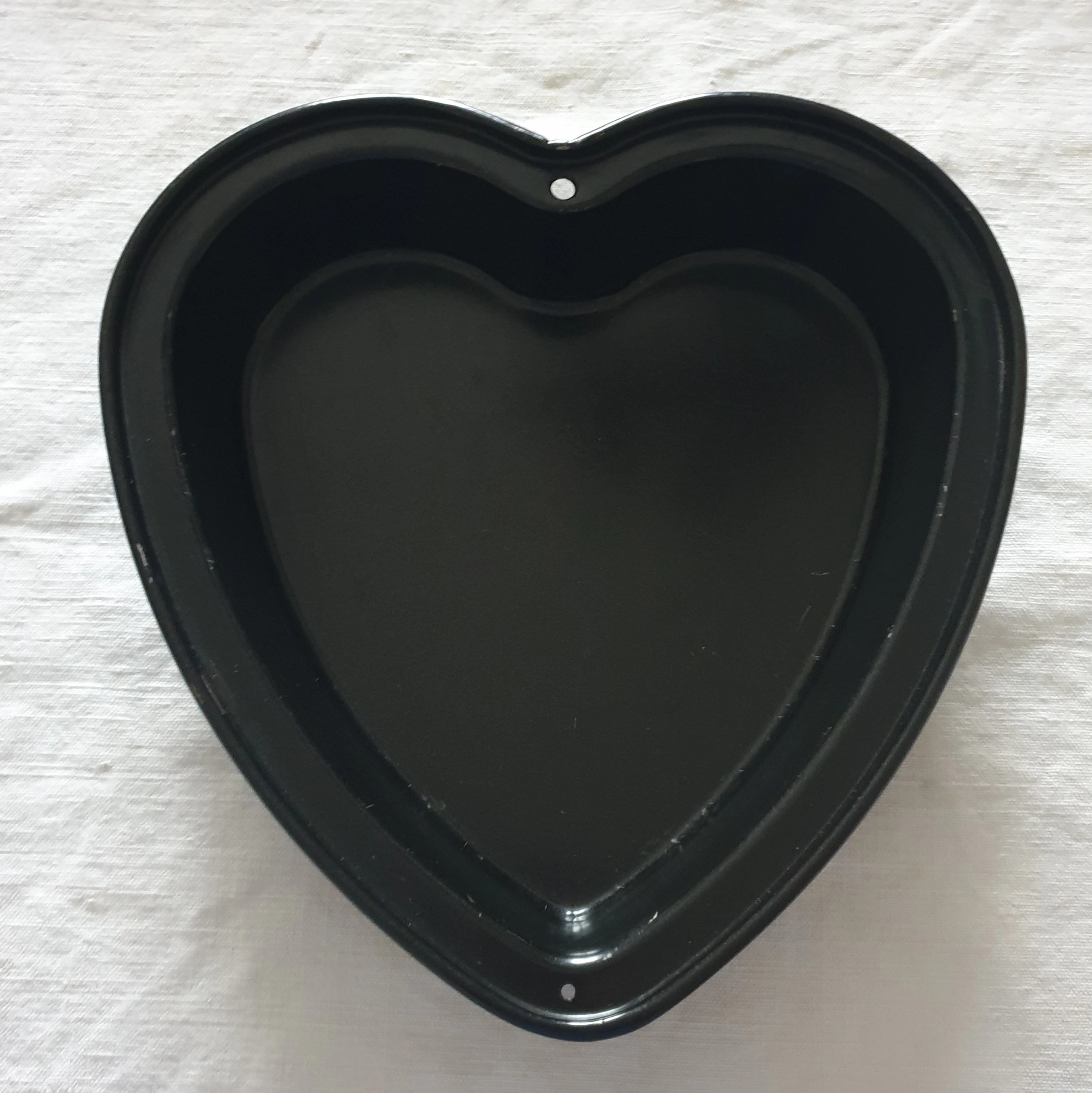 Moule à gâteau noir en forme de cœur